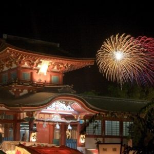 【防府天満宮花火大会2025】日程・駐車場や穴場スポットなどを地元民が解説!